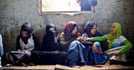 من بيرتا بنز إلى نساء إدلب .. لماذا توصف المرأة التي تقود سيارة هنا بـ”المسترجلة”؟