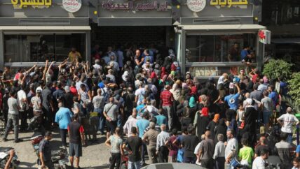 خبز السوريين في لبنان مغموس بمرارة اللجوء وأروقة السياسة