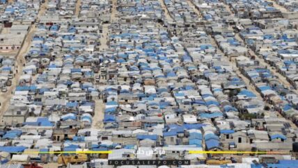 الحرب وحياة الخيام تسرقان من الأزواج الخصوصية والاهتمام