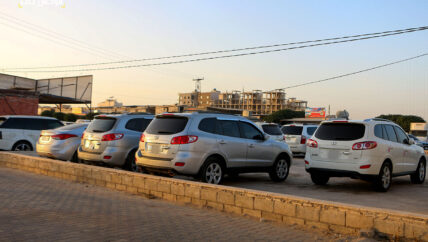 “خدلك سنتافيه”.. الترانزيت وإغلاق المعابر يقصي السيارات القديمة و”القصة” من الطريق 