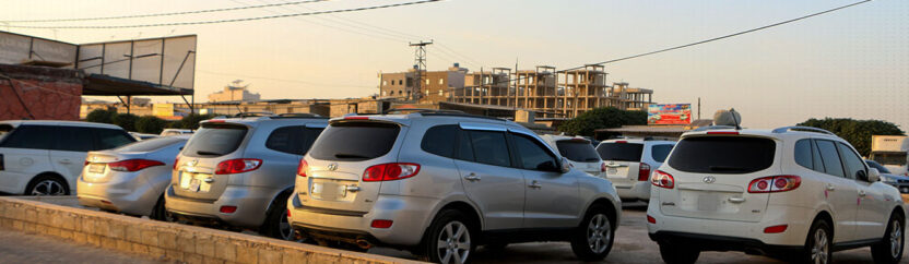 “خدلك سنتافيه”.. الترانزيت وإغلاق المعابر يقصي السيارات القديمة و”القصة” من الطريق 