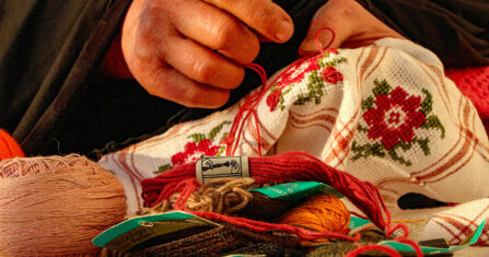 من بيرتا بنز إلى نساء إدلب .. لماذا توصف المرأة التي تقود سيارة هنا بـ”المسترجلة”؟