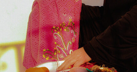 سوريات يصنعن زينة رمضان كهواية وكسب للرزق