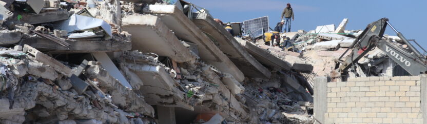 “متلازمة الهرس” تهدد حياة الناجين من تحت الركام 