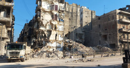 المستشفيات والكوادر الطبية يعيشون صدمة الزلزال.. ازدحام وأضرار وقلّة في الأدوية والمستلزمات 