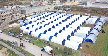 هواجس الحياة بين منزل متصدع وخيمة باردة