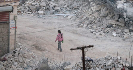 أطفال يخافون النوم تحسباً من زلزال آخر