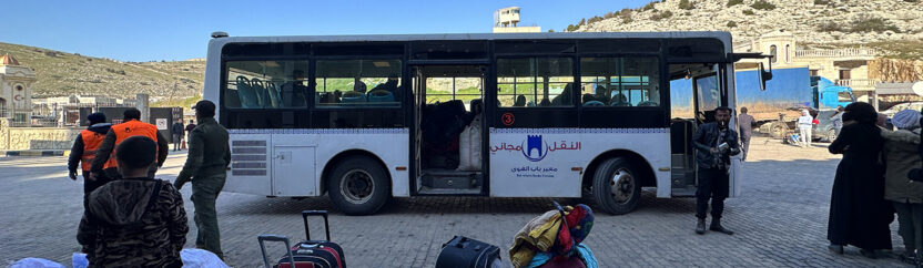 بعد إجازة الزلزال.. سوريون يعودون إلى حياتهم المدمرة في تركيا