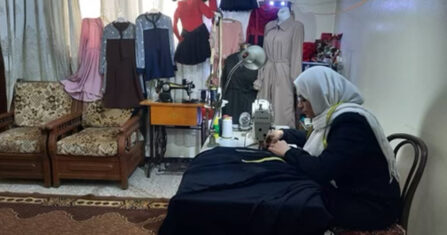 رخص ثمن البندورة ينشط عمل صانعات “مية الإفرنجي” في مدينة حلب