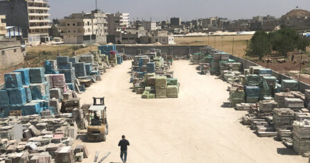 آمال معلقة تنظر إلى المدينة الصناعية والزراعية في أخترين