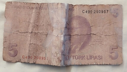 العملة التركية التالفة.. اقطعوا الحدود إلى البنك المركزي 