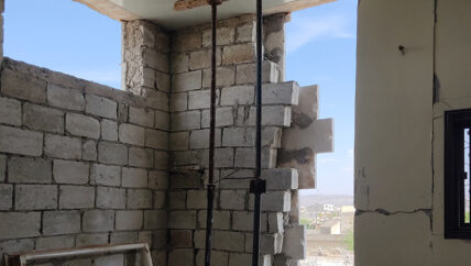 ترميم المباني في جنديرس.. هل يلام من يستبدل المهندس بـ”نجار البيتون”