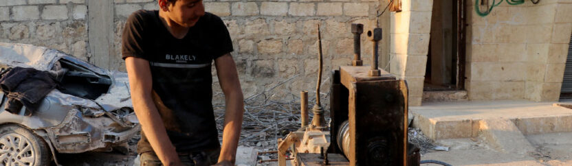 نصف ثمن الحديد المستخرج مقابل إزالة الأنقاض في جنديرس