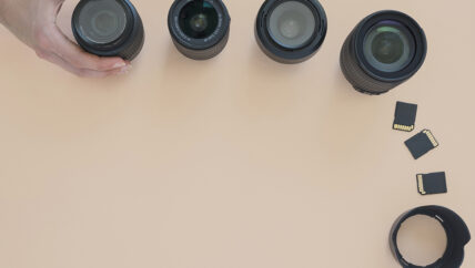 بعيداً عن الصحافة.. التصوير مهنة جديدة  لسيدات في الشمال السوري