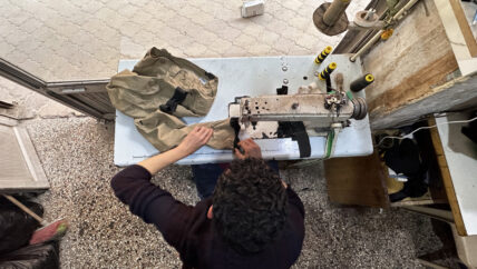 خياط من إدلب: من سيزيل كل هذه البقع؟