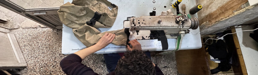 خياط من إدلب: من سيزيل كل هذه البقع؟