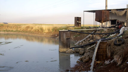 بحثاً عن المياه العميقة.. مزارعون يحفرون مئات الأمتار في ريف حلب الشمالي