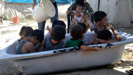 لهيب الدولار والشمس يُحوّلان صيف سكان الشمال السوري إلى جحيم