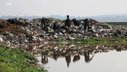 العدوى وقلة المياه.. الجرب يسكن مخيمات في الشمال السوري