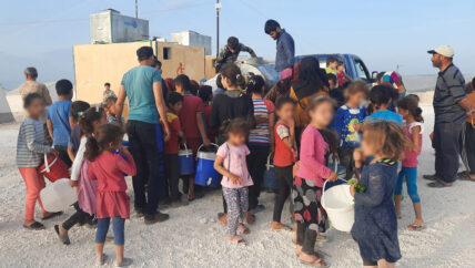 نقص المياه في المخيمات مشكلة تجدد مع أشهر الصيف وكمية المياه ذاتها