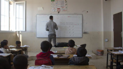 معلمون يستقيلون وآخرون يبحثون عن مصادر دخل أخرى في شمالي حلب