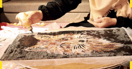 أم رشيد.. سائقة سيارة أجرة تعيد رسم الطريق