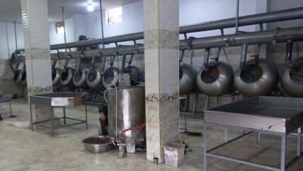 زيادة أعداد وتنوع نشاط المحامص في إدلب ينقلها من الاستيراد إلى التصدير