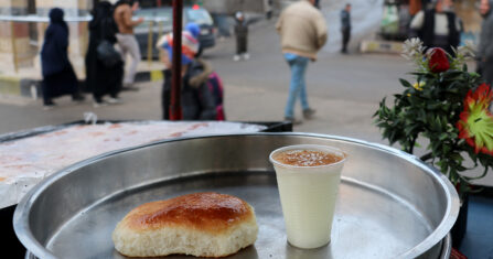 بائع المنظفات الجوال.. “كلّ ما عندي ليس لي”