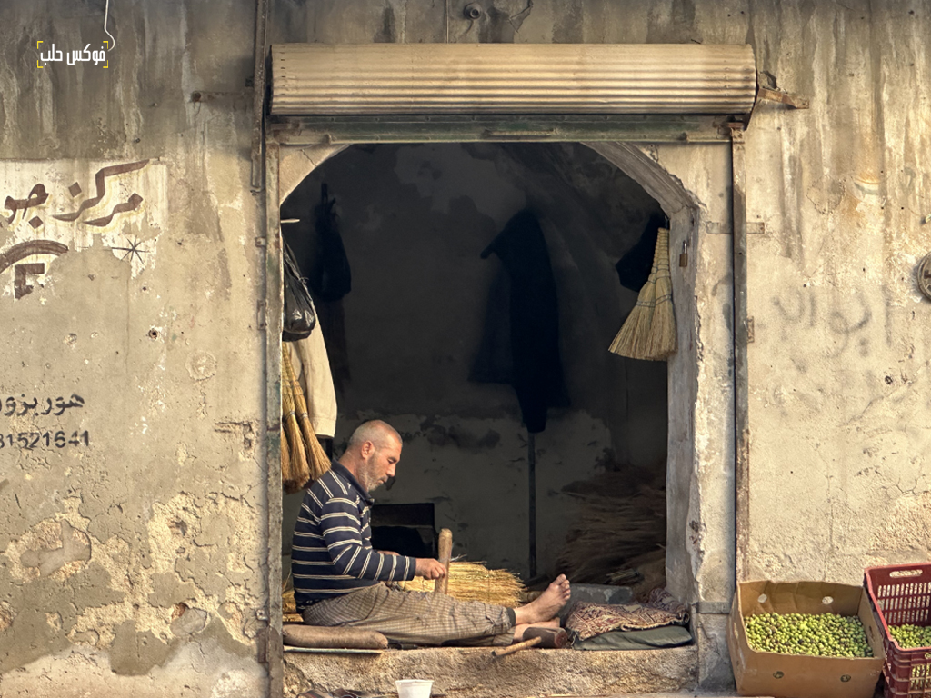 صناعة مكانس القش في إدلب