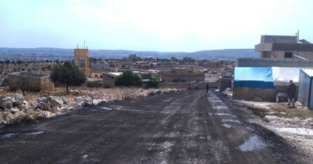 في انتظار الطلاء.. إشارات مرور إدلب دون ممر للمشاة