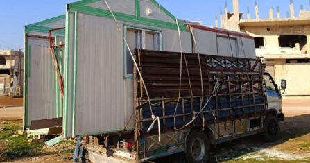 خيمة على باب البيت.. حراسة ذاتية لمنازل منهوبة