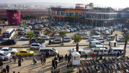  الدانا.. الطريق الزراعي الذي صار موطناً للمولات ووجهة للزوار