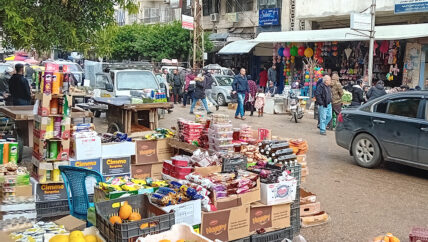 بضائع إدلب في اللاذقية.. انتعاش اقتصادي أم ضربة للصناعيين والتجار؟