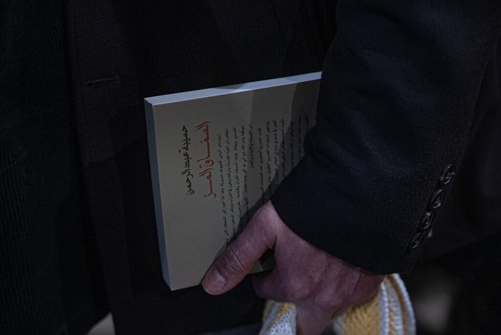 من حفل توقيع رواية "السماق المرّ" في مقهى الروضة وسط العاصمة، دمشق، نيسان 2025- تصوير: رؤى القصير
