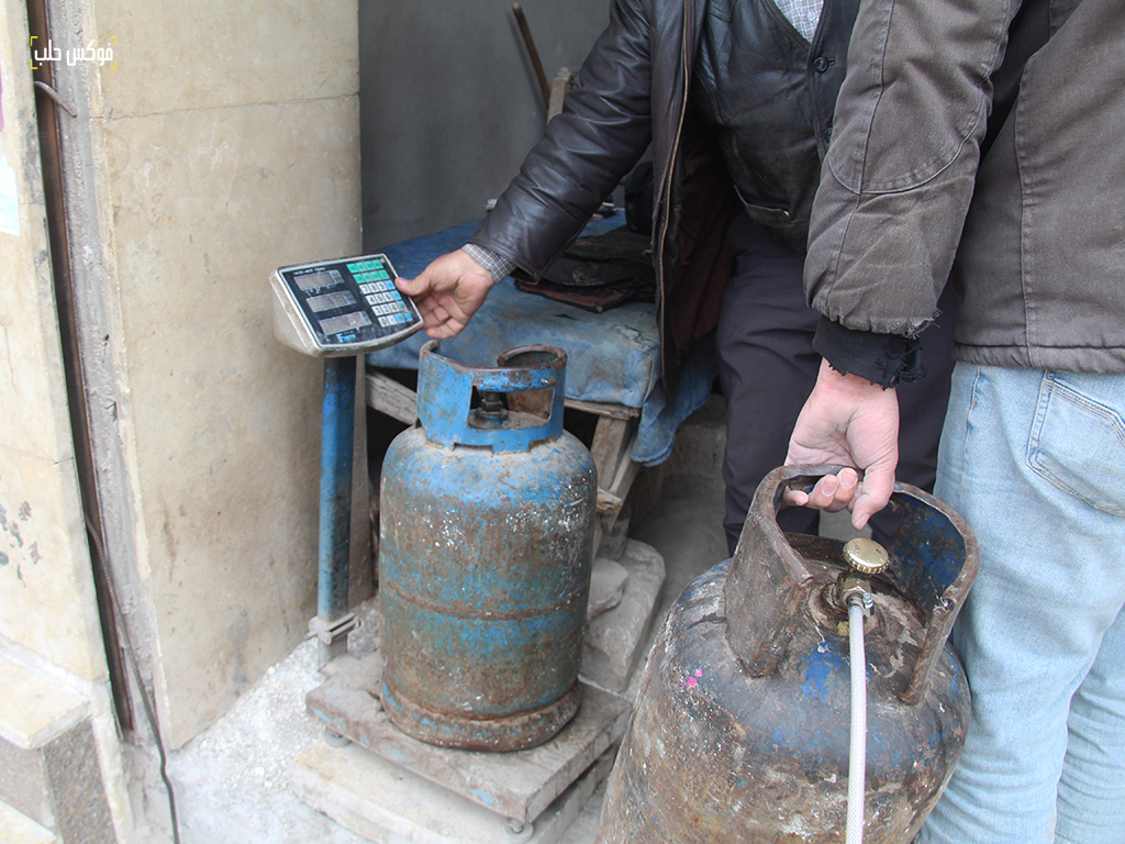 من مركز لبيع الغاز المنزلي في مدينة مارع بريف حلب الشمالي، نيسان 2025.