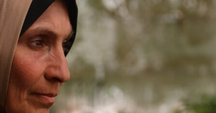 أم رشيد.. سائقة سيارة أجرة تعيد رسم الطريق