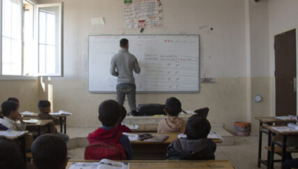 جدل في تربية حلب.. معلمون يطالبون بالتثبيت وأهالٍ قلقون على مستقبل أولادهم