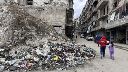 عائدون إلى حلب الشرقية.. والنفايات في استقبالهم