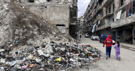 شكاوى متزايدة من انتشار البسطات في حلب الشرقية.. والأسواق البديلة بلا إقبال