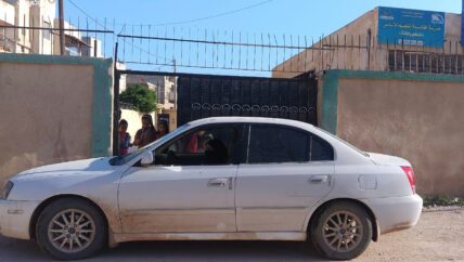 أم رشيد.. سائقة سيارة أجرة تعيد رسم الطريق