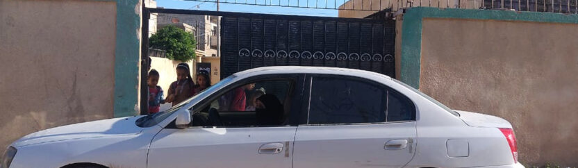 أم رشيد.. سائقة سيارة أجرة تعيد رسم الطريق