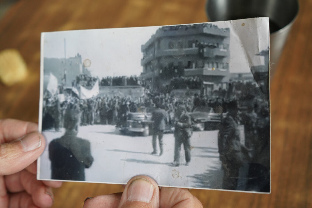 صورة لزيارة الرئيس جمال عبد الناصر عام 1958 لساحة سعدالله الجابري بحلب، حي الشعار في مدينة حلب، 2025- تصوير: سحر زعتور.