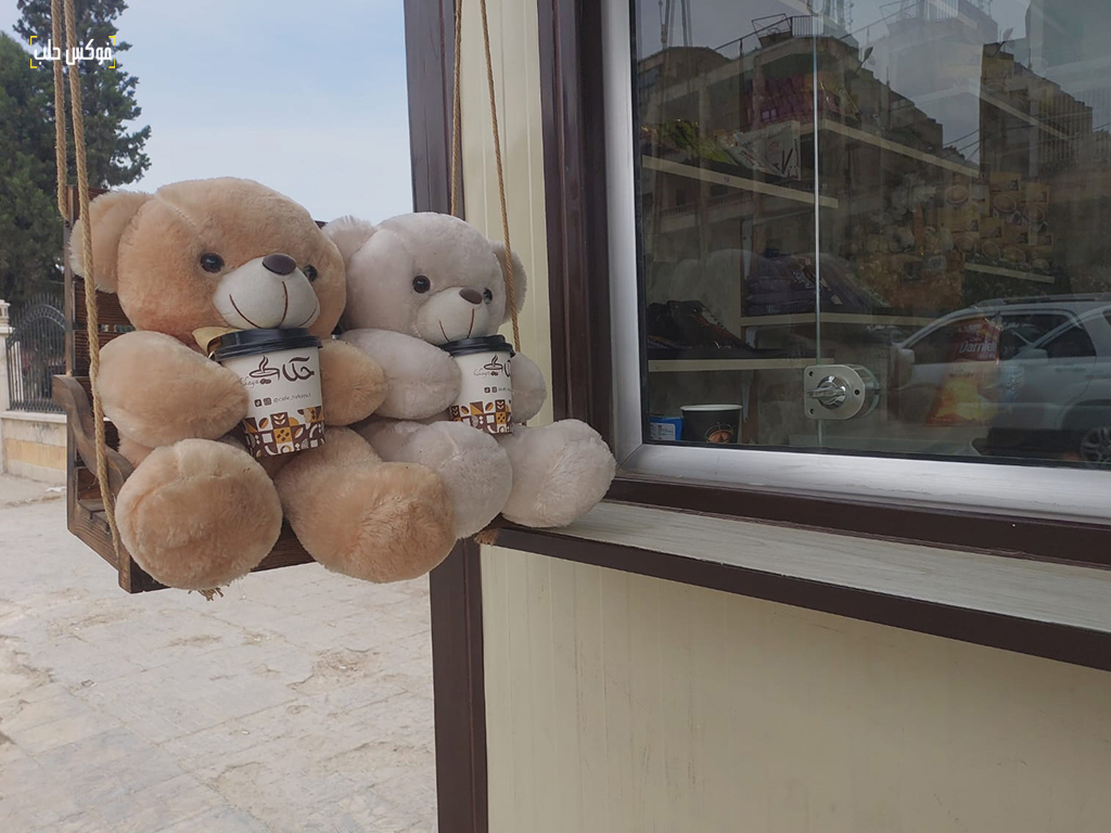 كشك حكاية بالقرب من حديقة المشتل في مدينة إدلب، 2025.