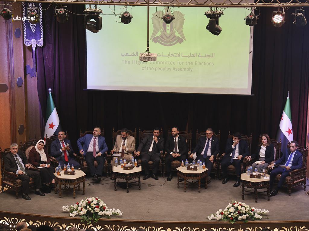 اللجنة العليا لانتخابات مجلس الشعب مع محافظ حلب، مدرج النصر في جامعة حلب-تصوير: وليد عثمان.