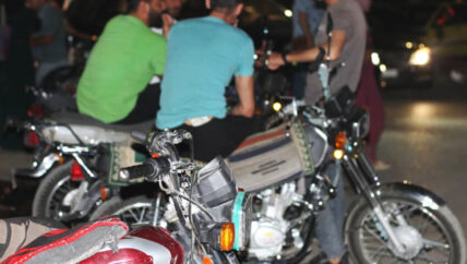 دراجات نارية في دير الزور.. وسيلة رزق أم خطر متجول؟