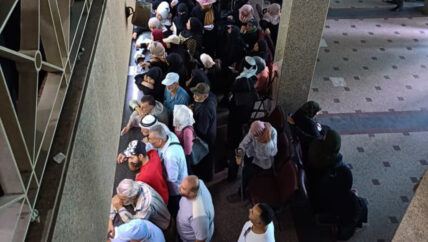 المال في المصرف.. والمواطن في الطابور