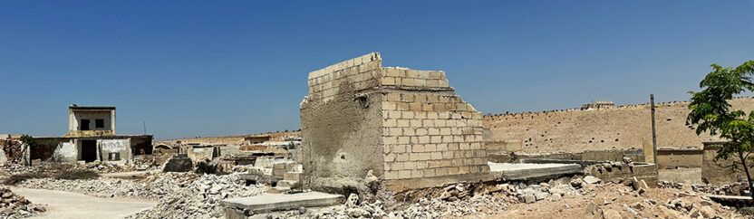 حُفر الصرف الصحي المكشوفة.. تحدٍ يواجه العائدين إلى ريف إدلب