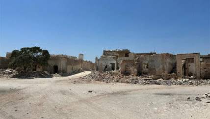 آخر أبواب العودة.. الأرض مقابل السقف