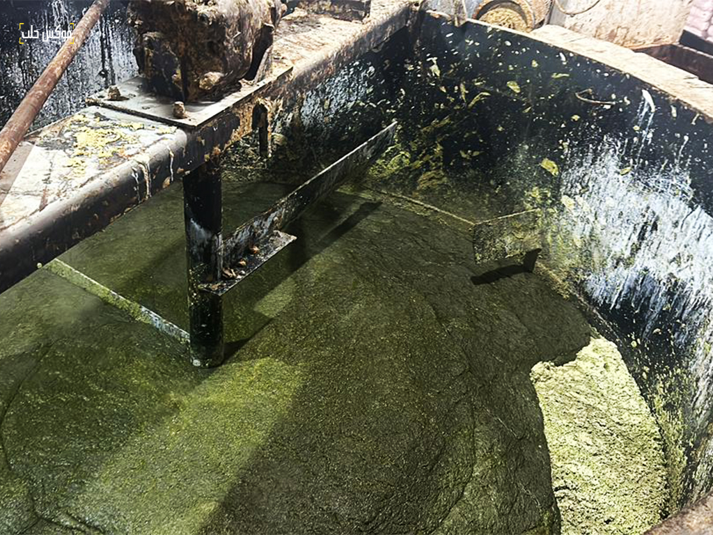 مرحلة طبخ صابون الغار في مصبنة الجبيلي بمدينة حلب، 2024.