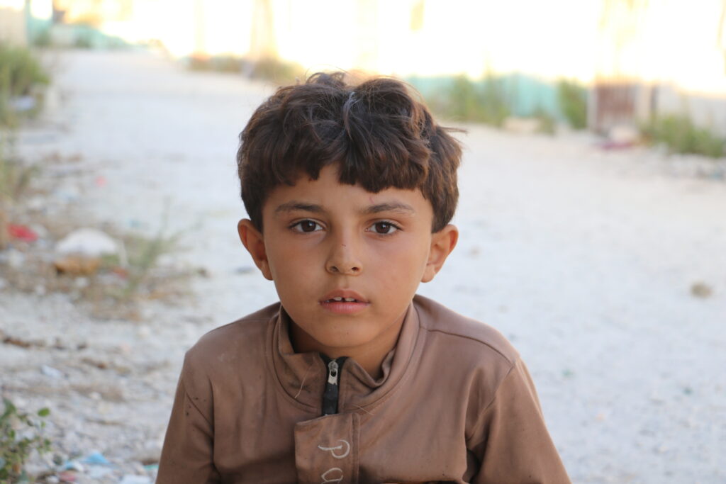 محمد، حفيد أبي محمود. خربة الجوز، ريف جسر الشغور، تشرين الأول 2025. تصوير: هيام الباشا